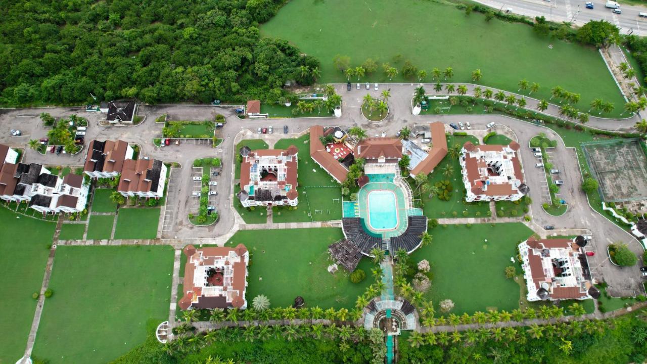 Seacastles By The Beach/Pool Montego Bay Exterior photo