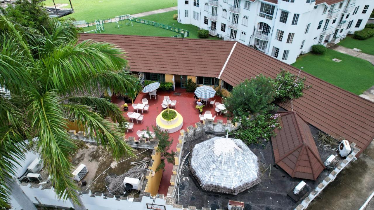 Seacastles By The Beach/Pool Aparthotel Montego Bay Exterior photo