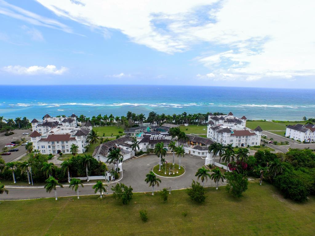 Seacastles By The Beach/Pool Aparthotel Montego Bay Exterior photo