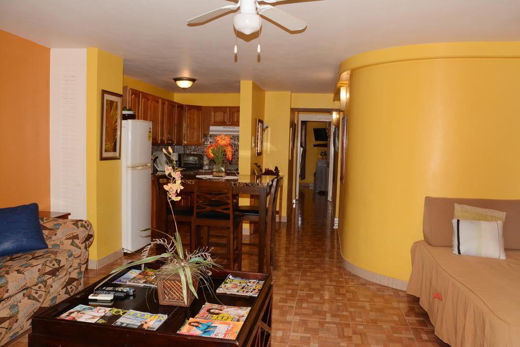 Seacastles By The Beach/Pool Montego Bay Exterior photo