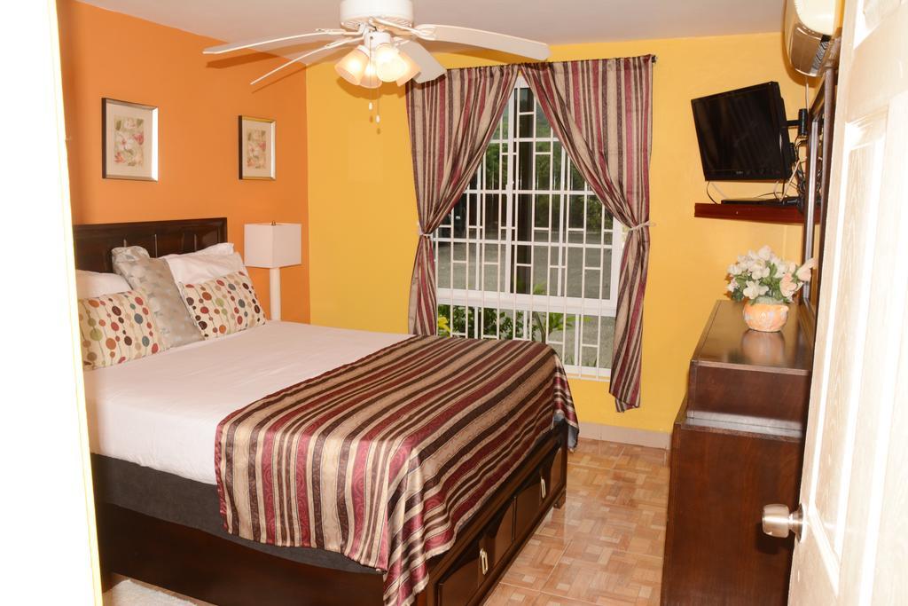 Seacastles By The Beach/Pool Montego Bay Exterior photo